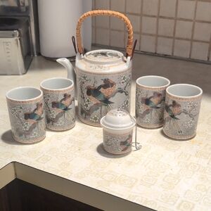 Elegant Asian-Inspired Tea Set with Bamboo Handle